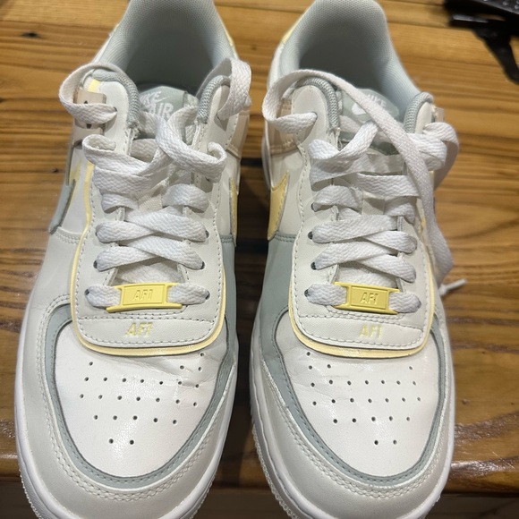 NIKE AIR WOMENS 7.5 - Picture 2 of 4